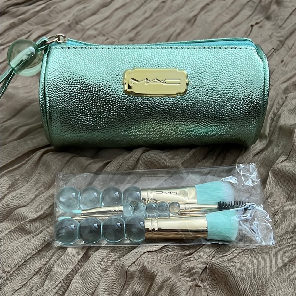 MAC Makeup Brush Set with Pouch